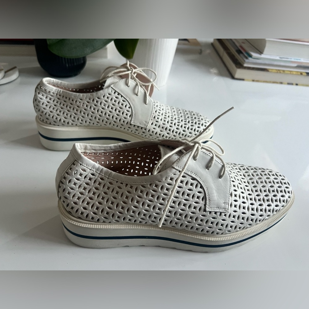 VINTAGE Pertini White Leather Perforated Lace-Up Platform Loafers Derbies Shoes